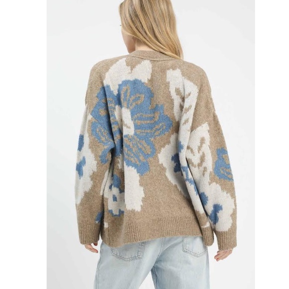 "The Madilyn" Oversized Flower Print Cardigan - Picture 2 of 2